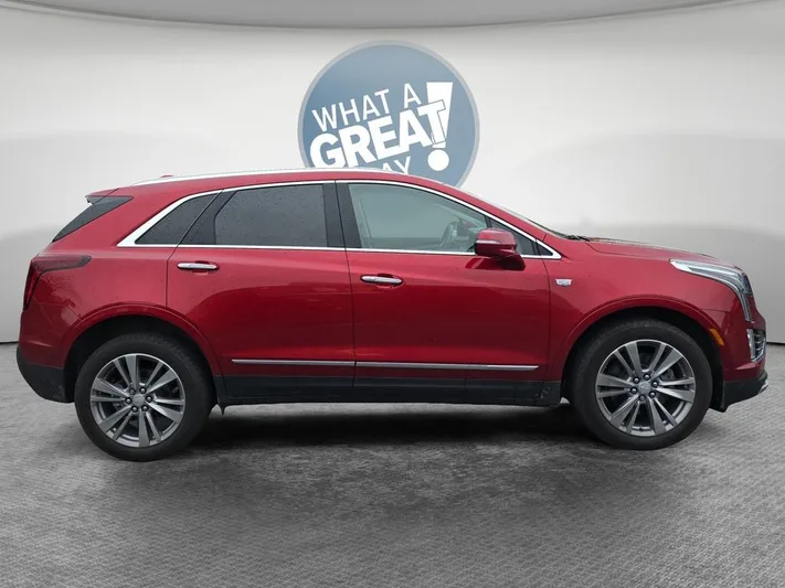2024 Cadillac XT5 - view 2
