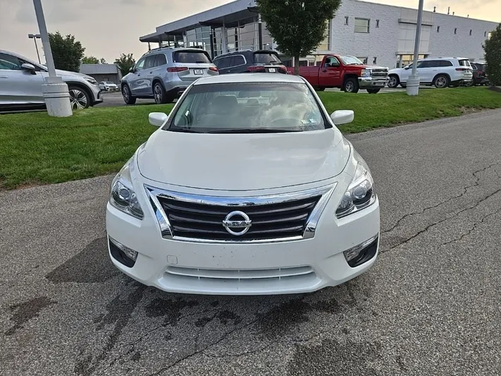 2013 Nissan Altima - view 11