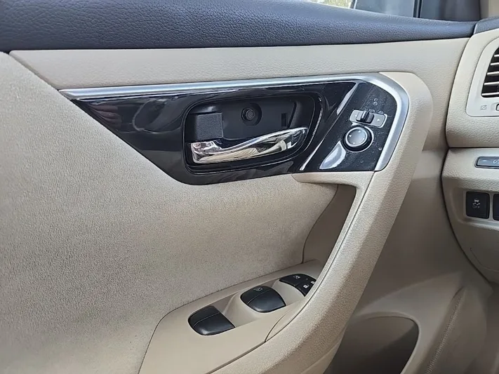 2013 Nissan Altima - view 17