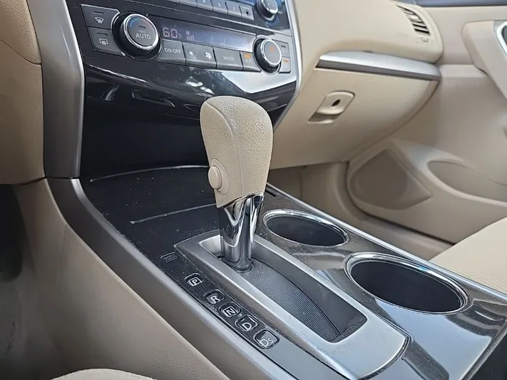 2013 Nissan Altima - view 22