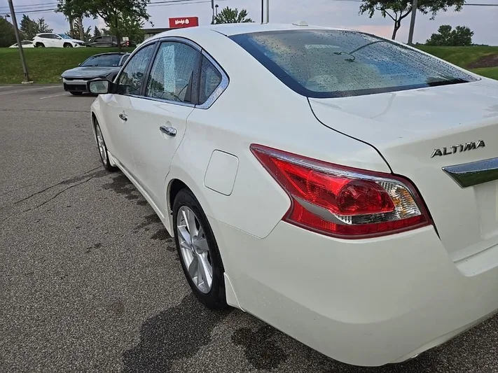 2013 Nissan Altima - view 7