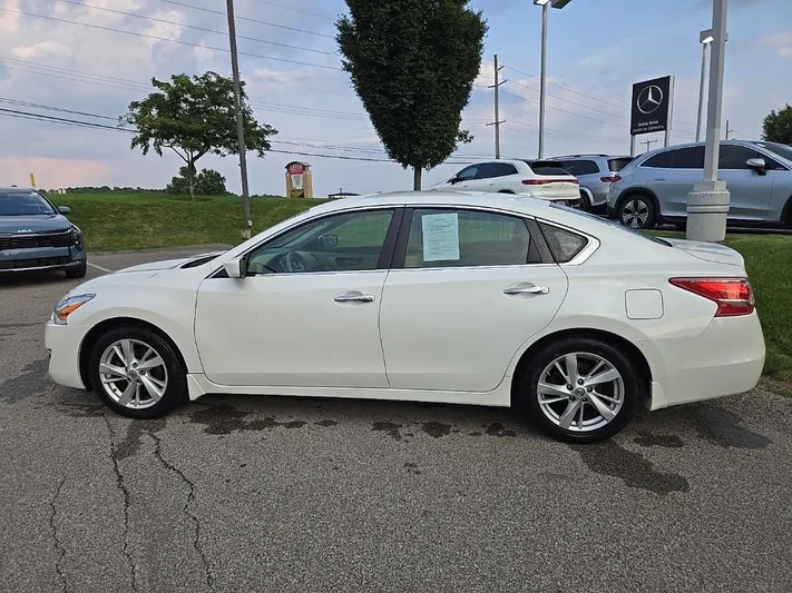 2013 Nissan Altima - view 9