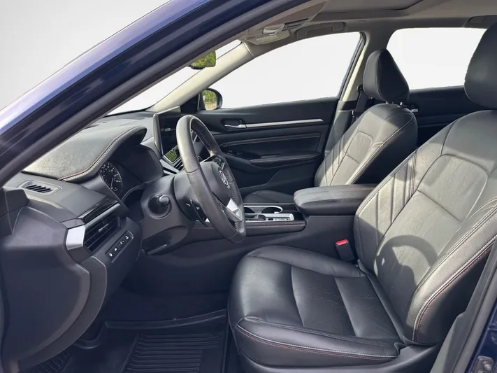 2023 Nissan Altima - view 12
