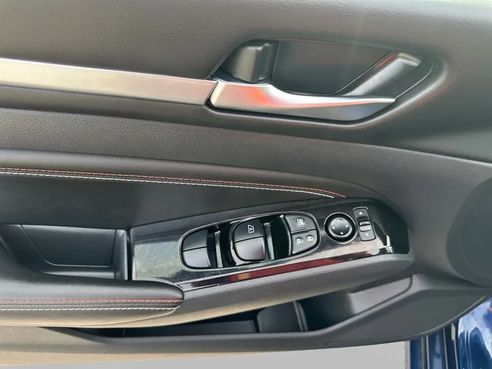 2023 Nissan Altima - view 14