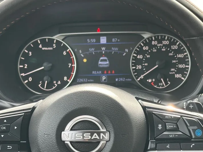 2023 Nissan Altima - view 16