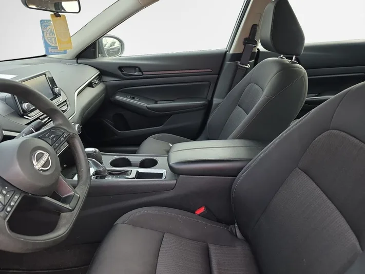 2023 Nissan Altima - view 12