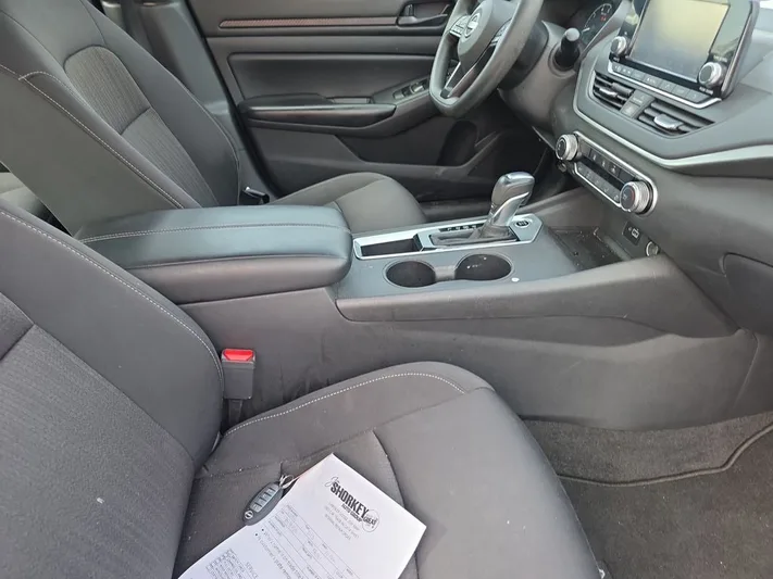 2023 Nissan Altima - view 24