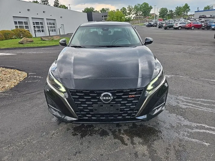 2024 Nissan Altima - view 12