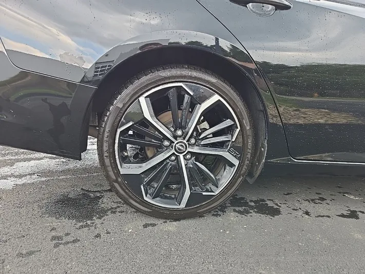 2024 Nissan Altima - view 13