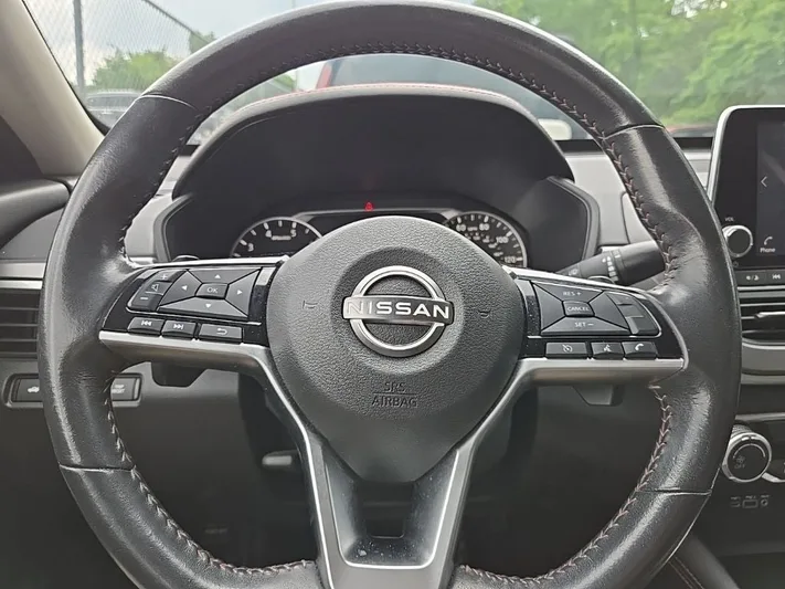 2024 Nissan Altima - view 17
