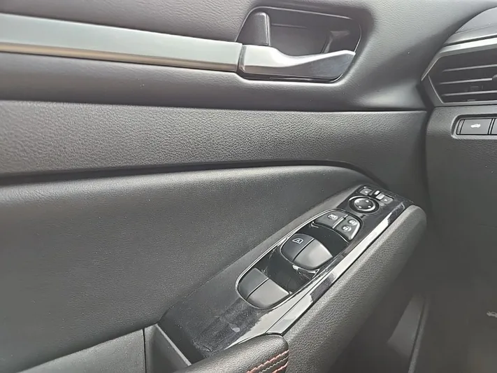 2024 Nissan Altima - view 21