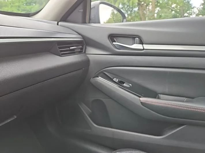 2024 Nissan Altima - view 29