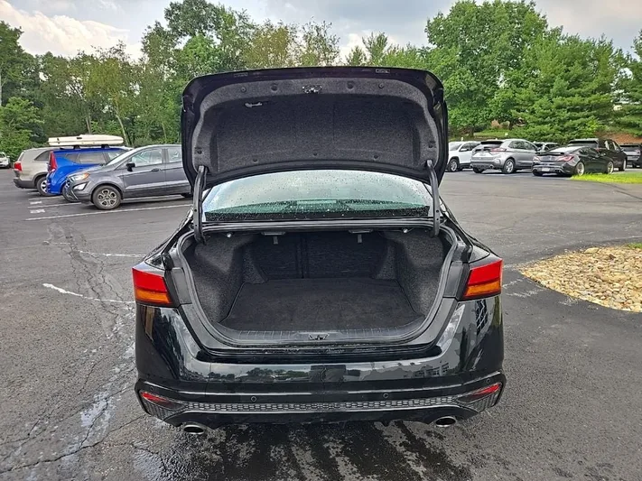 2024 Nissan Altima - view 5