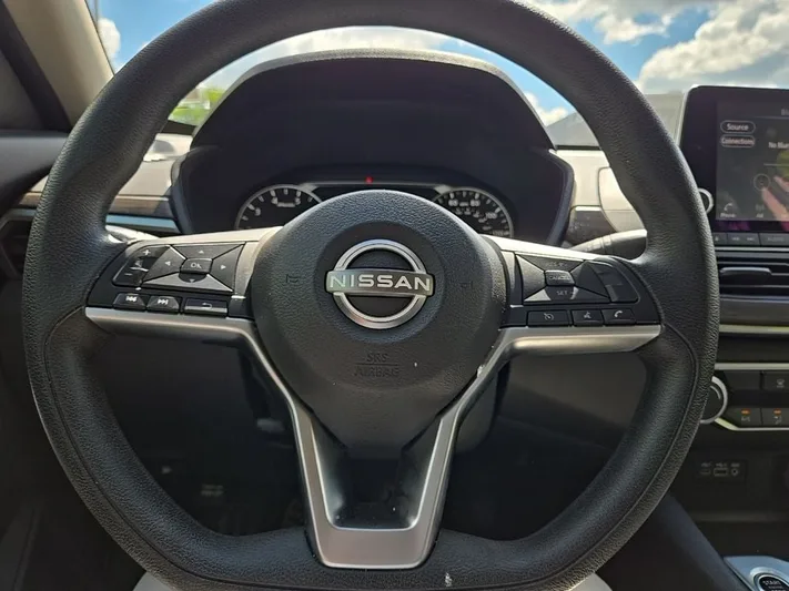 2024 Nissan Altima - view 12