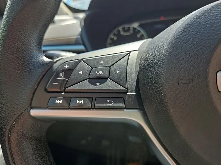 2024 Nissan Altima - view 13