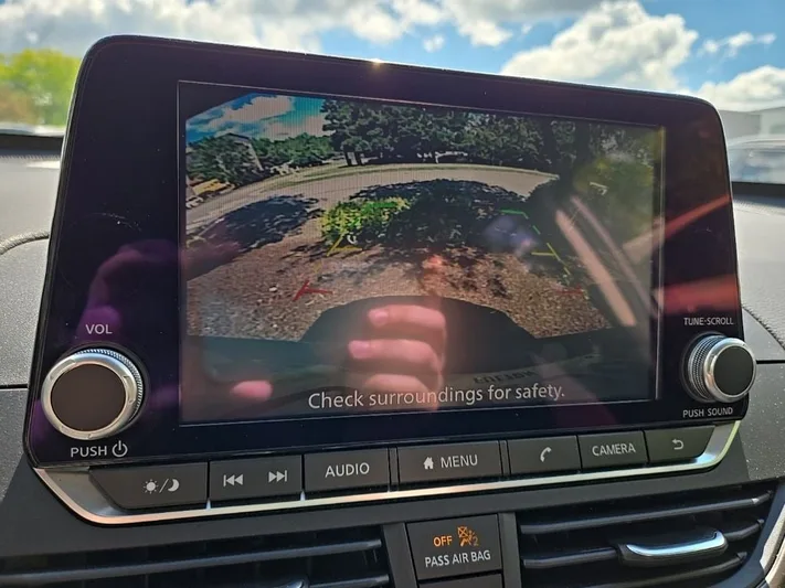 2024 Nissan Altima - view 20