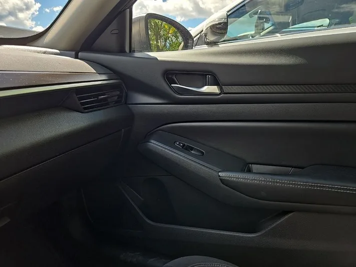 2024 Nissan Altima - view 25