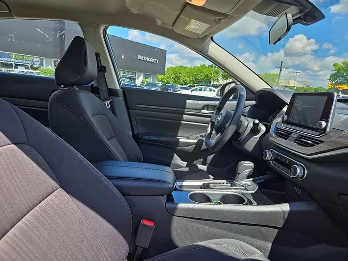 2024 Nissan Altima - view 33