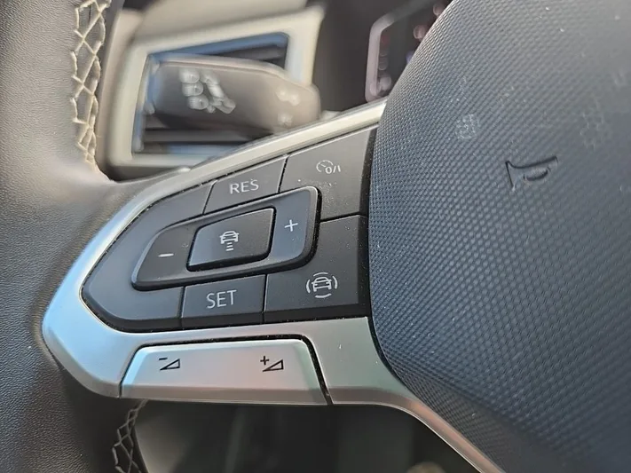 2023 Volkswagen Atlas - view 15
