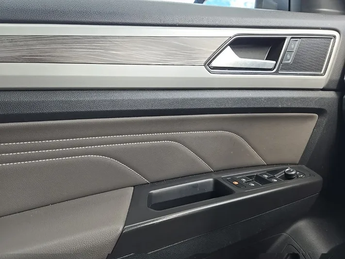 2023 Volkswagen Atlas - view 19