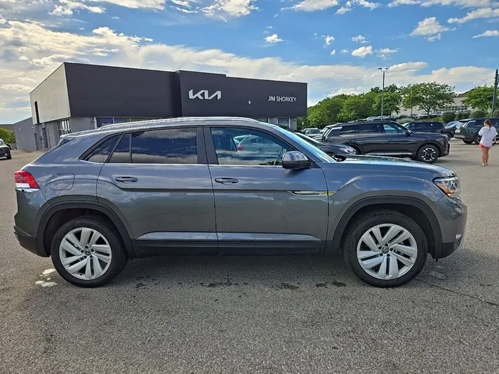 2023 Volkswagen Atlas - view 2