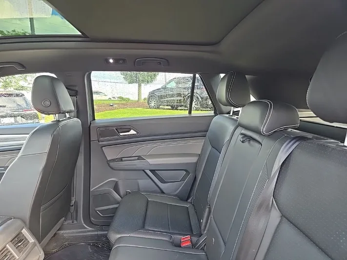 2023 Volkswagen Atlas - view 31