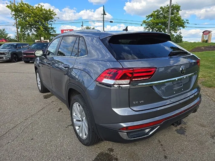 2023 Volkswagen Atlas - view 7