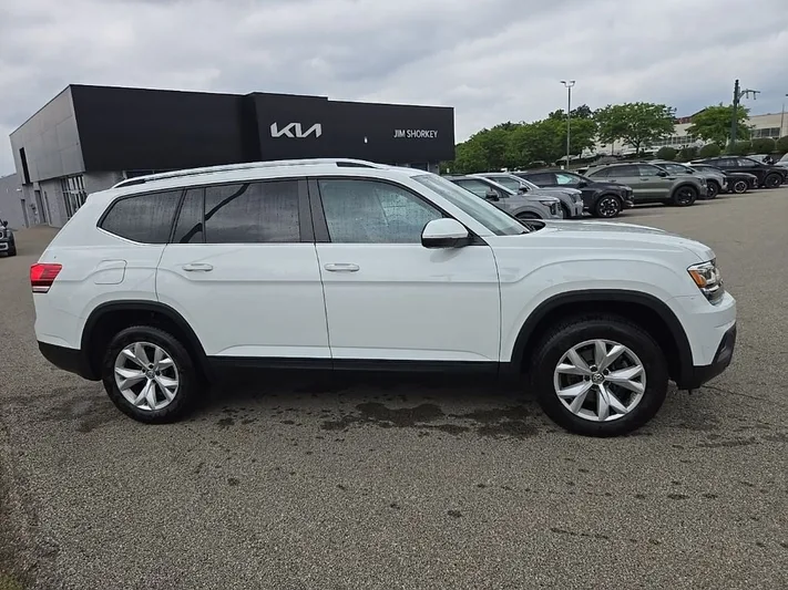 2019 Volkswagen Atlas - view 2