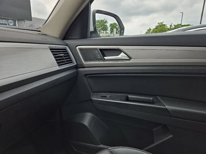 2019 Volkswagen Atlas - view 20