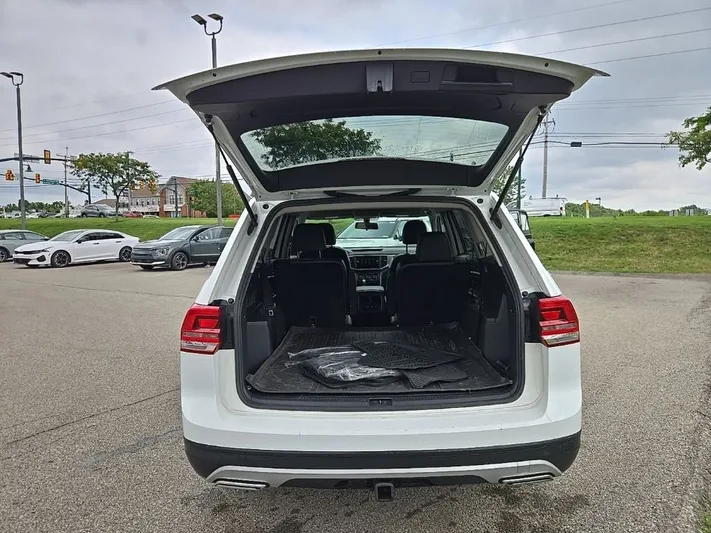 2019 Volkswagen Atlas - view 5