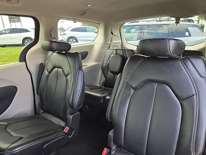 2023 Chrysler Pacifica - view 31