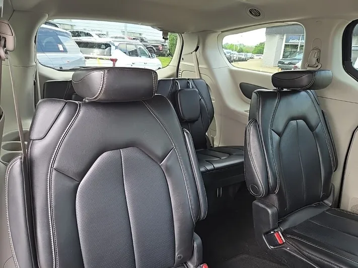 2023 Chrysler Pacifica - view 33