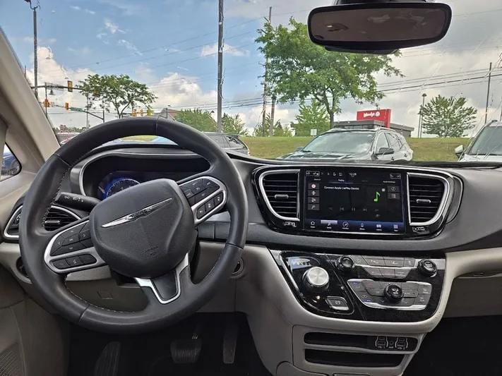 2023 Chrysler Pacifica - view 35
