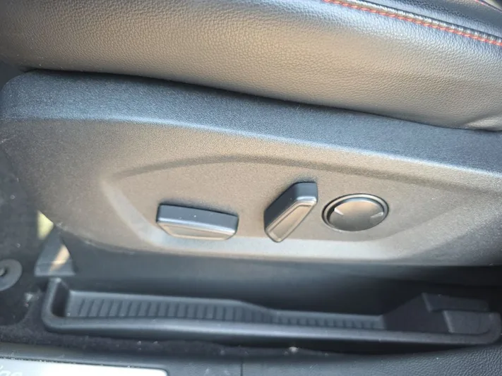 2023 Ford Edge - view 13