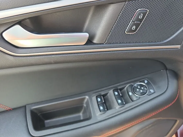 2023 Ford Edge - view 14