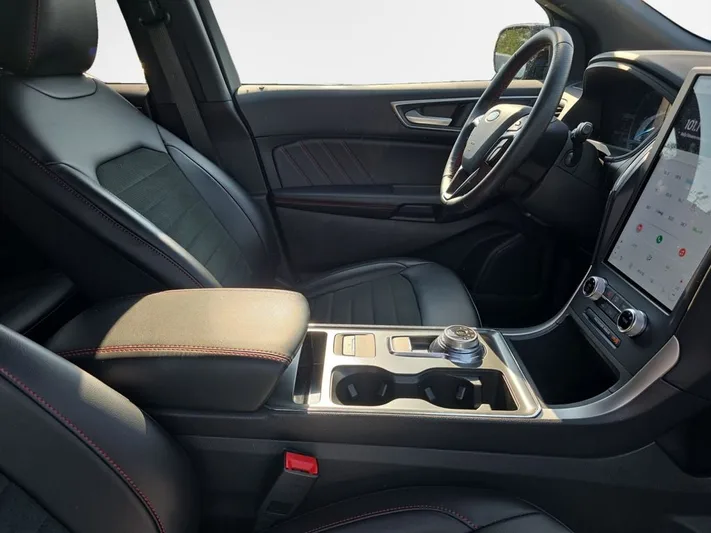 2023 Ford Edge - view 24
