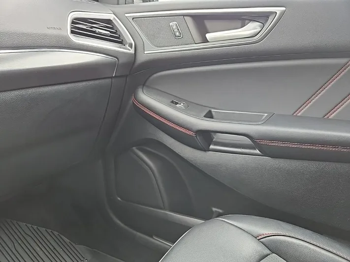 2023 Ford Edge - view 29