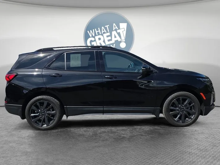 2022 Chevrolet Equinox - view 2