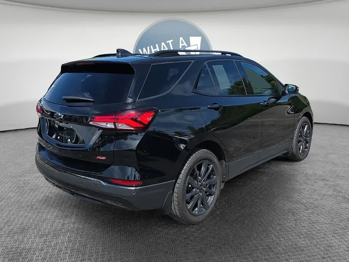 2022 Chevrolet Equinox - view 3
