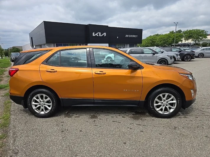 2018 Chevrolet Equinox - view 2