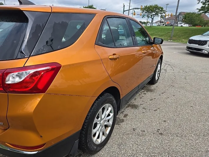 2018 Chevrolet Equinox - view 3