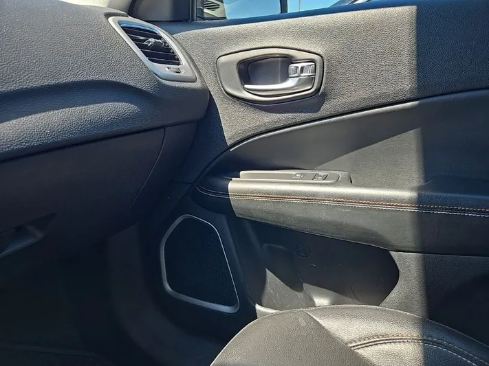 2020 Jeep Compass - view 20