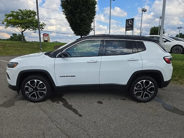 2023 Jeep Compass - view 10