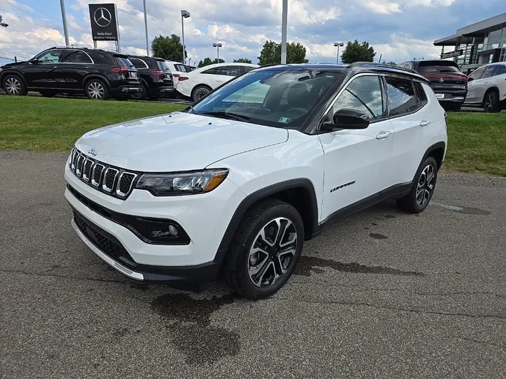 2023 Jeep Compass - view 11