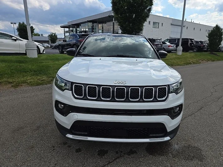 2023 Jeep Compass - view 12