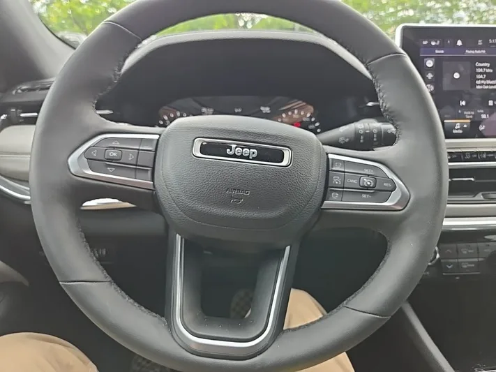 2023 Jeep Compass - view 14