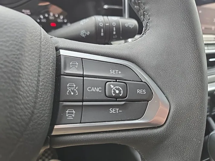 2023 Jeep Compass - view 17