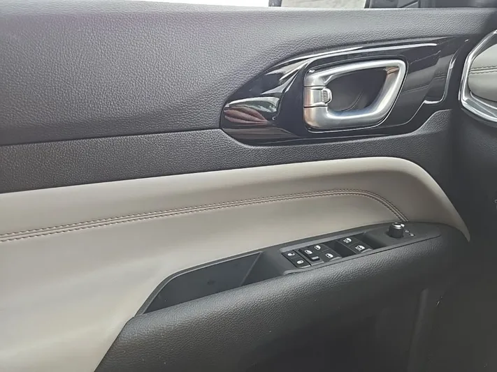 2023 Jeep Compass - view 19