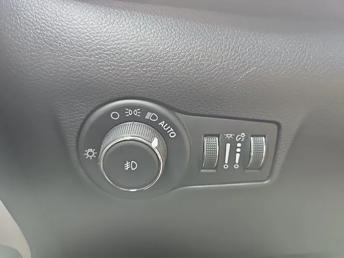 2023 Jeep Compass - view 20