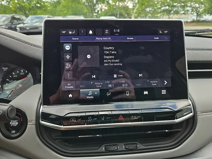 2023 Jeep Compass - view 21